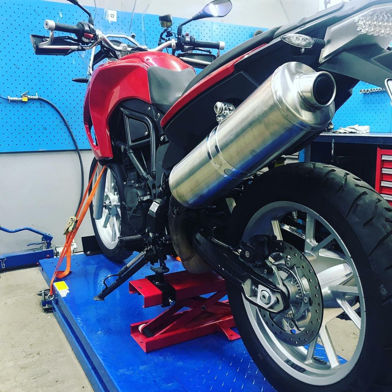 мотоцикл, suzuki tu 250 выхлоп, глушитель akrapovic для triumph, ducati monster turbo kit, дуги на ducati monster 696