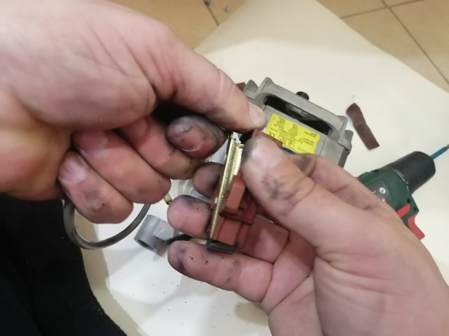 тросик газа вольво 460, вакуумный насос для вакуумного пинцета, датчик охлаждения тойота спасио, дут калина к7, датчик