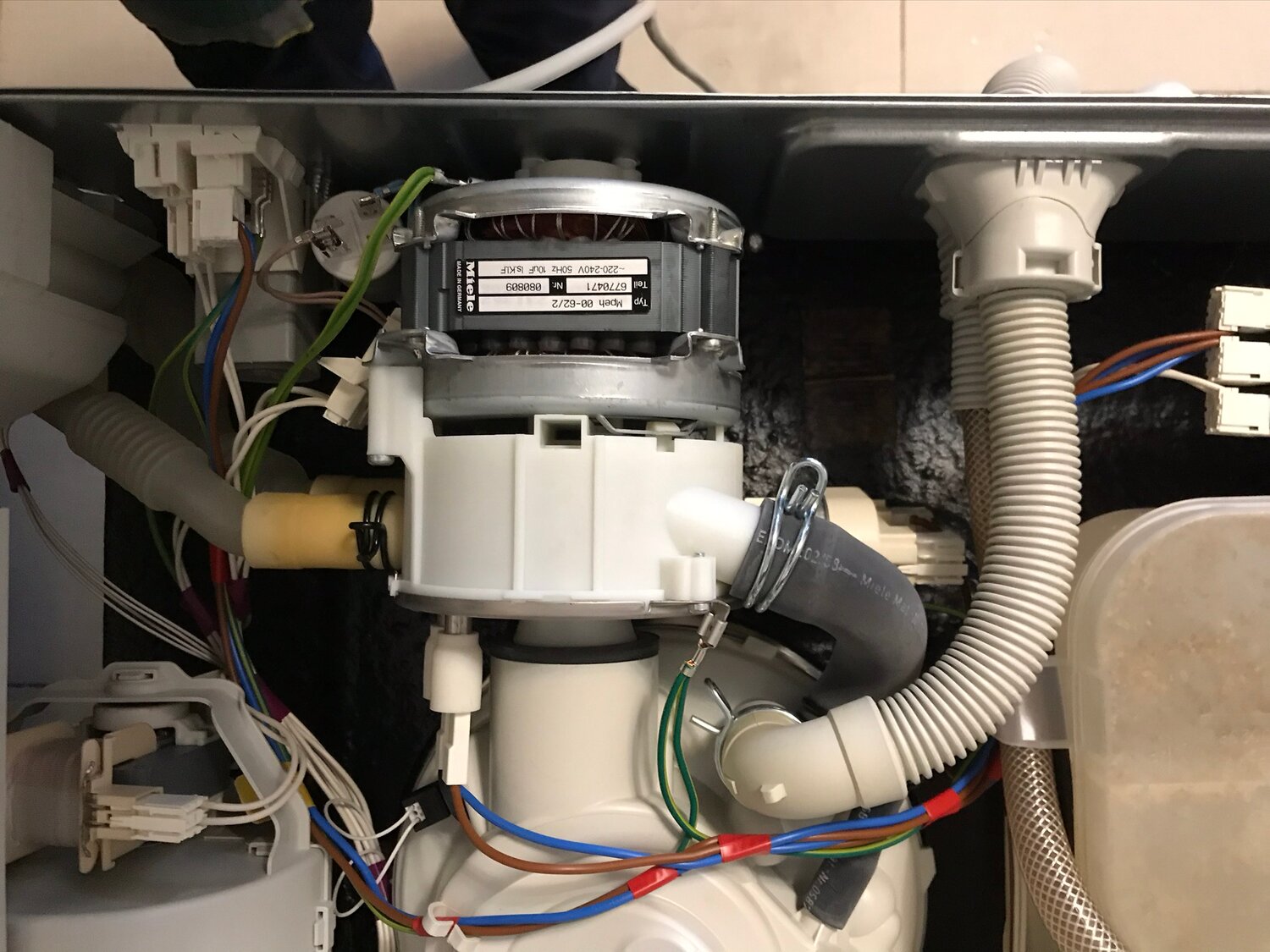 посудомоечная машина, бытовая техника, посудомойка bosch e25, засорилась посудомоечная машина, посудомоечная машина hotpoint-ariston lffa+ 8m14
