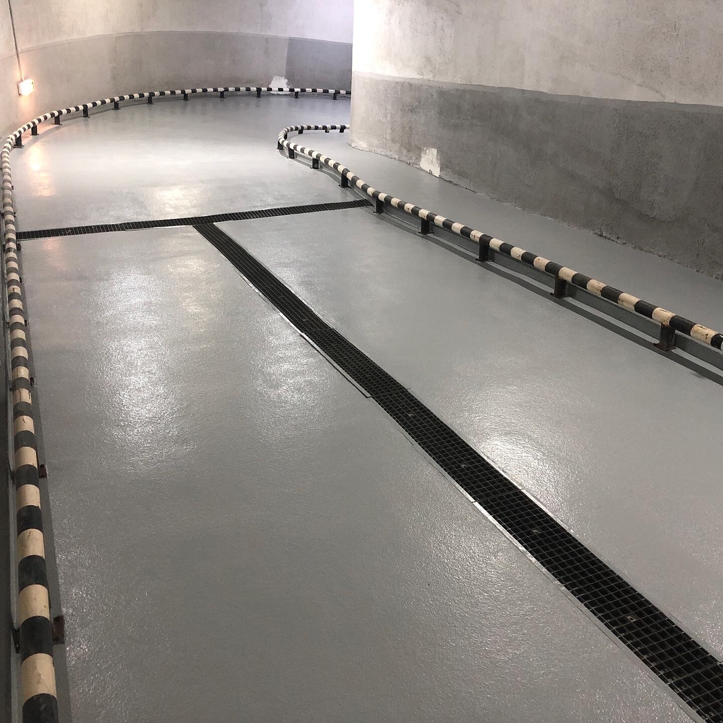 floor screed стяжка пола, бетонный пол, деформационный шов промышленные полы, покрытия пола для рампы паркинга, обеспыливание бетонного пола полиуретан