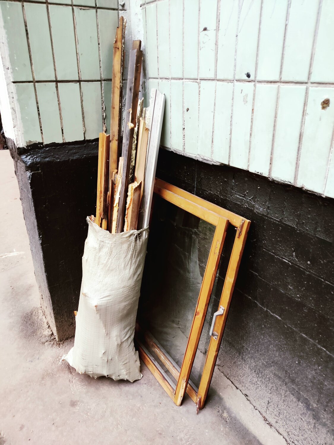 техника, держатель для коротких карандашей, cubistand pencil pen brush holder stand, подставка для ручек из бетона, мольберт сложенный