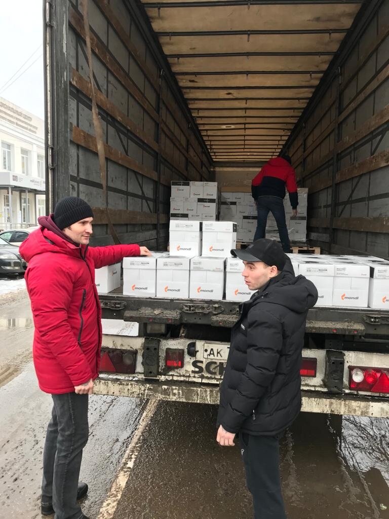 разгрузка грузового автотранспорта, погрузка ящиков, груз, ооо перевозки, гуманитарный груз