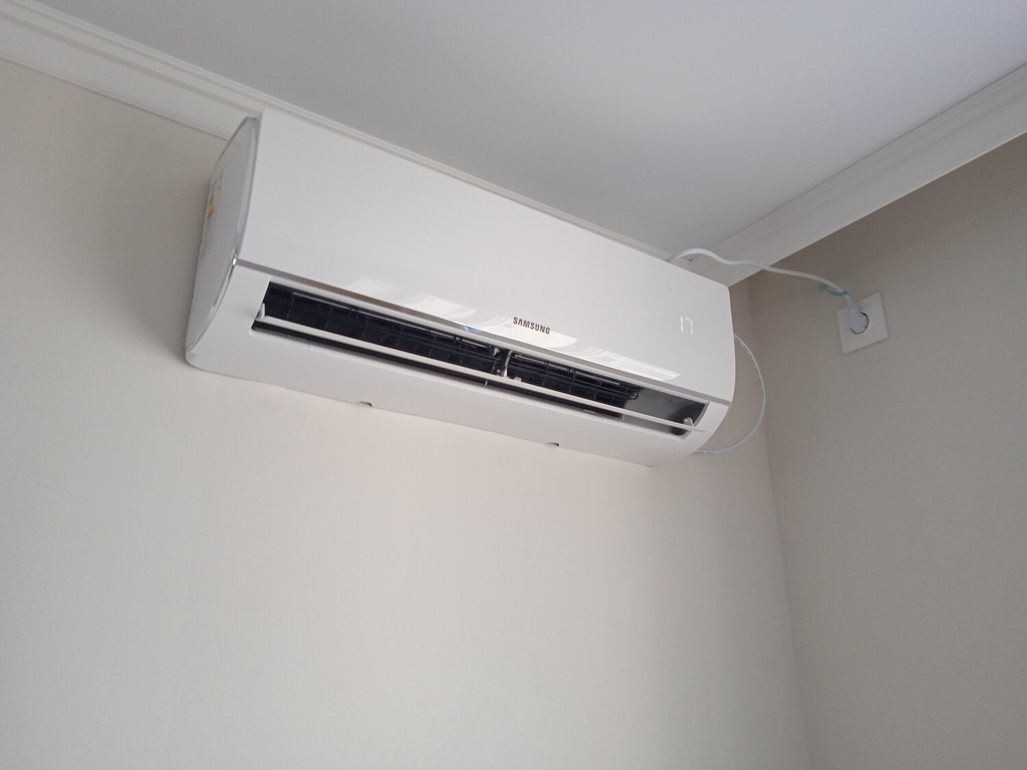 кондиционер, сплит системы, кондиционеры сплит системы, установка кондиционера в квартире, кондиционер на стене