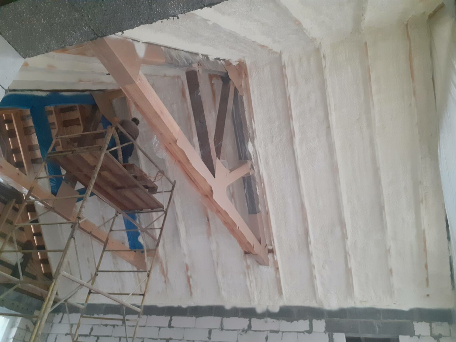 деревянные перекрытия обрушились, каркас лестницы, стройка крыши, лестница под ключ, изготовление лестниц