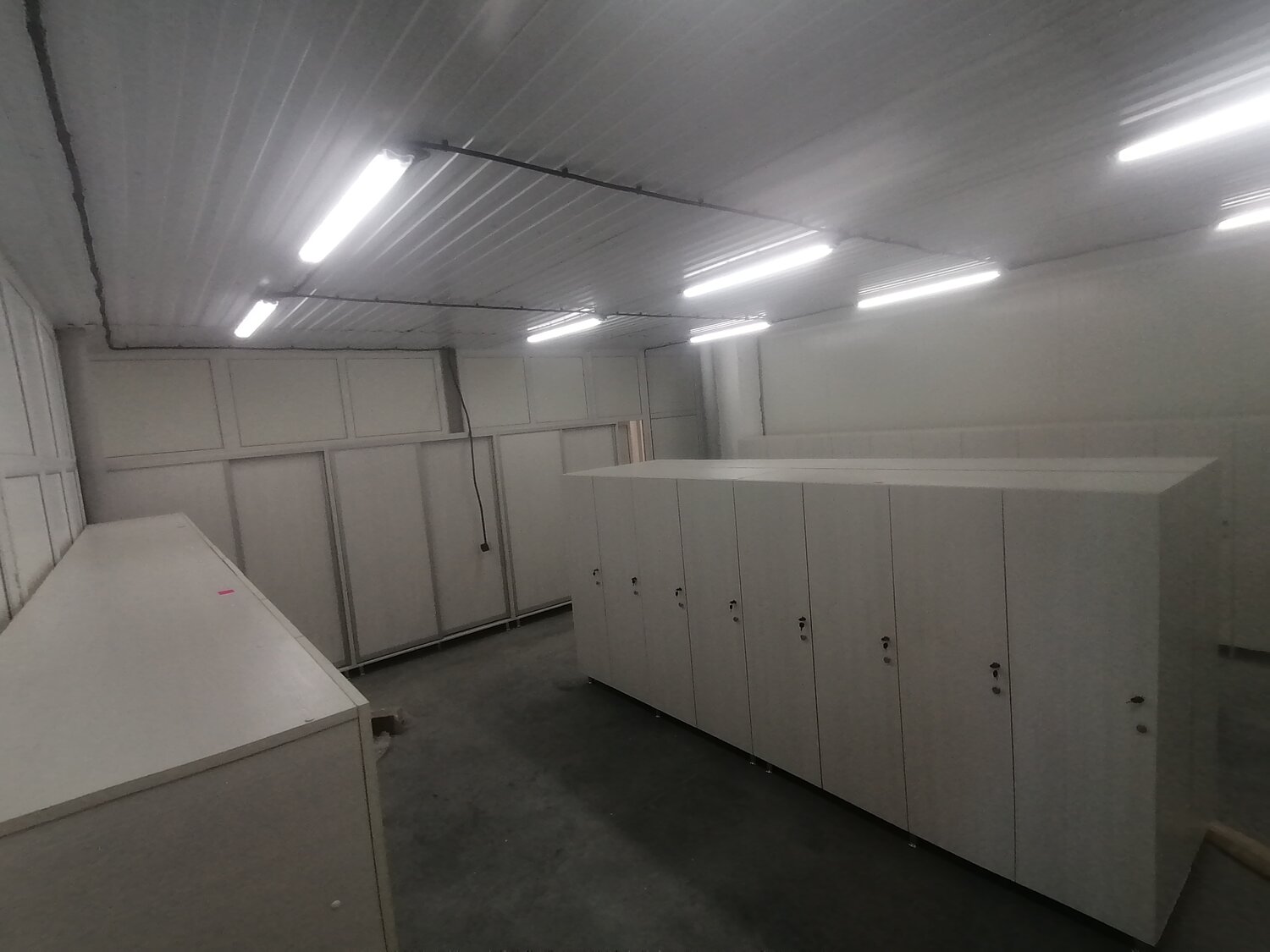 сантехнические перегородки alt 118, сантехнические перегородки дерево, сантехнические перегородки, сантехнические перегородки для санузлов, туалетные перегородки
