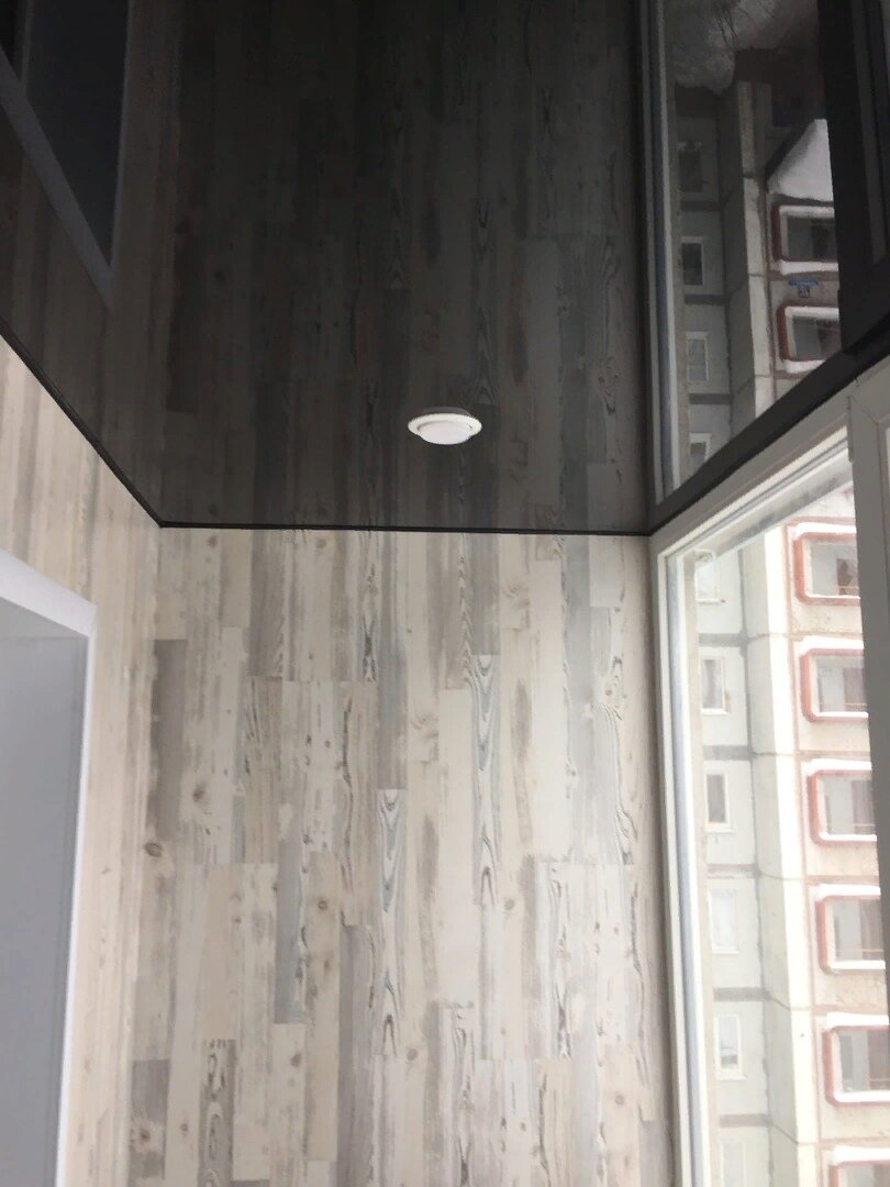 отделка балкона ламинатом, отделка балкона, обшивка балкона панелями, лоджия отделка, обшивка потолка балкона ламинатом