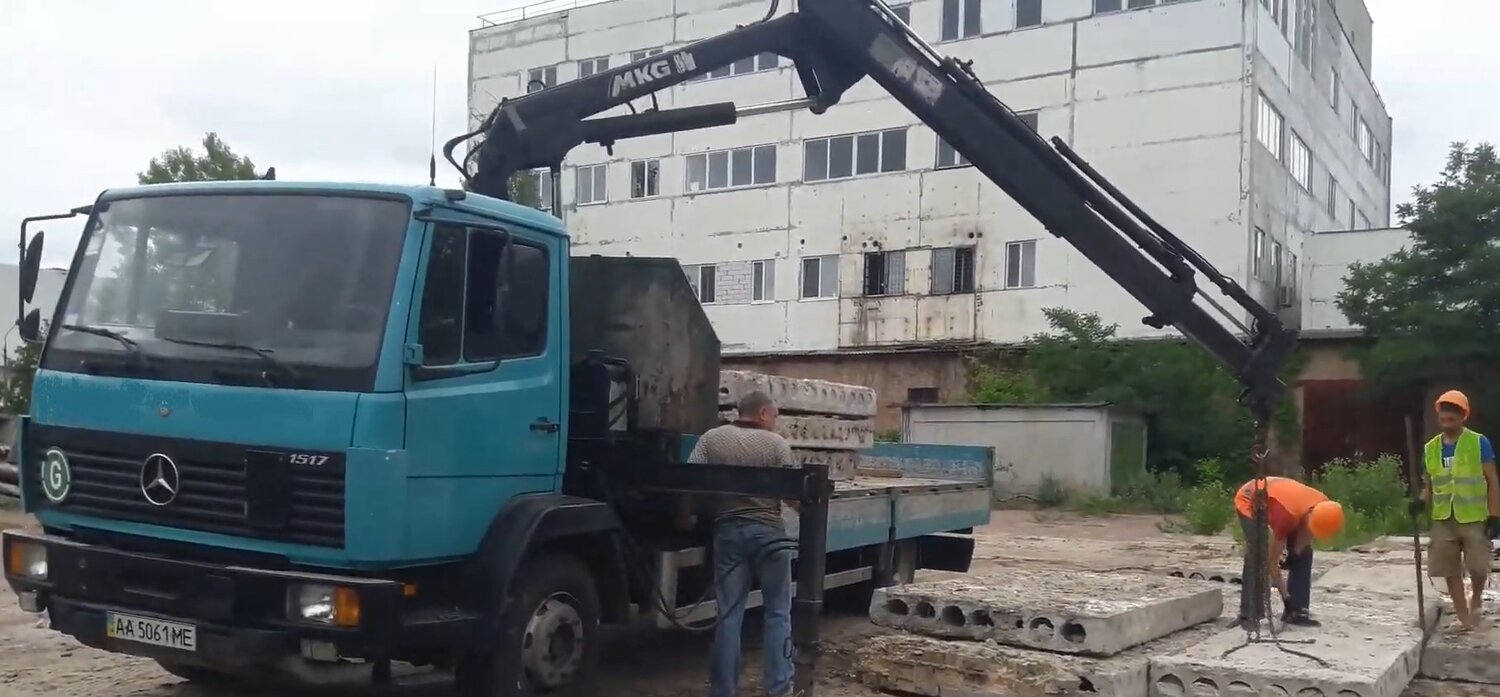 кран манипулятор, мерседес 1117 манипулятор, манипулятор маз, манипулятор мерседес, манипулятор
