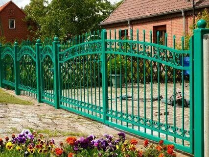 красивый металлический забор, забор кованый, заборы металлические, забор калитка, железные заборы