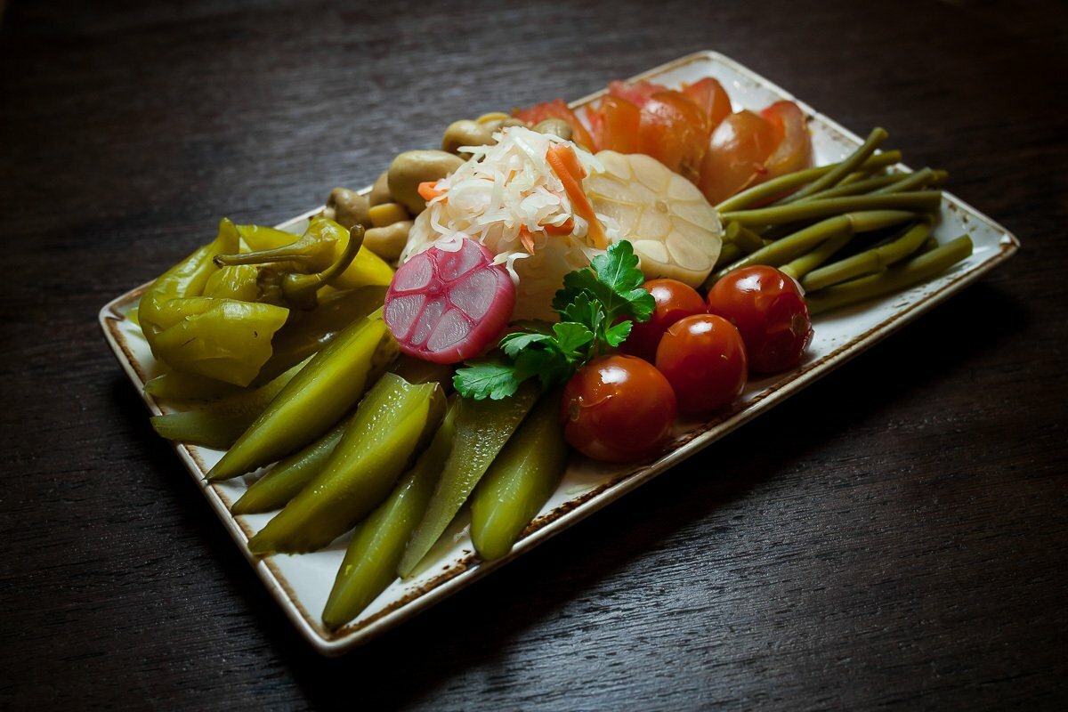 соленья ассорти, ассорти из солений, разносолы, ассорти разносолов, соленья
