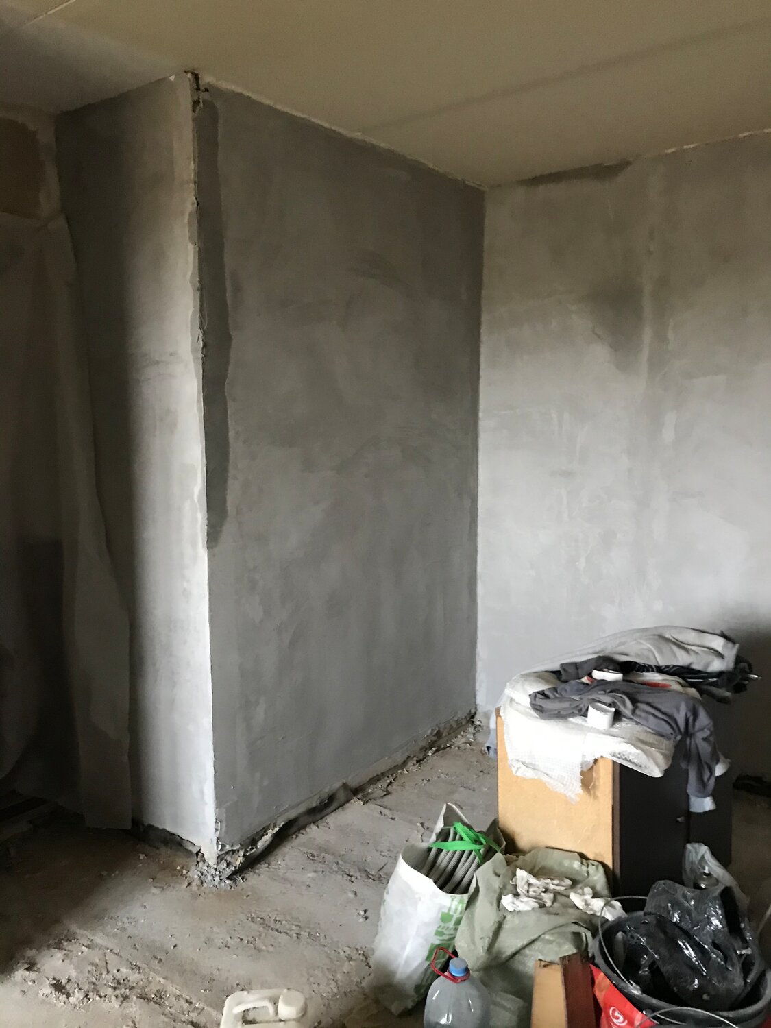 черновая штукатурка стен, квартира, комната, штукатурка в санузлах черновая, аварийная квартира