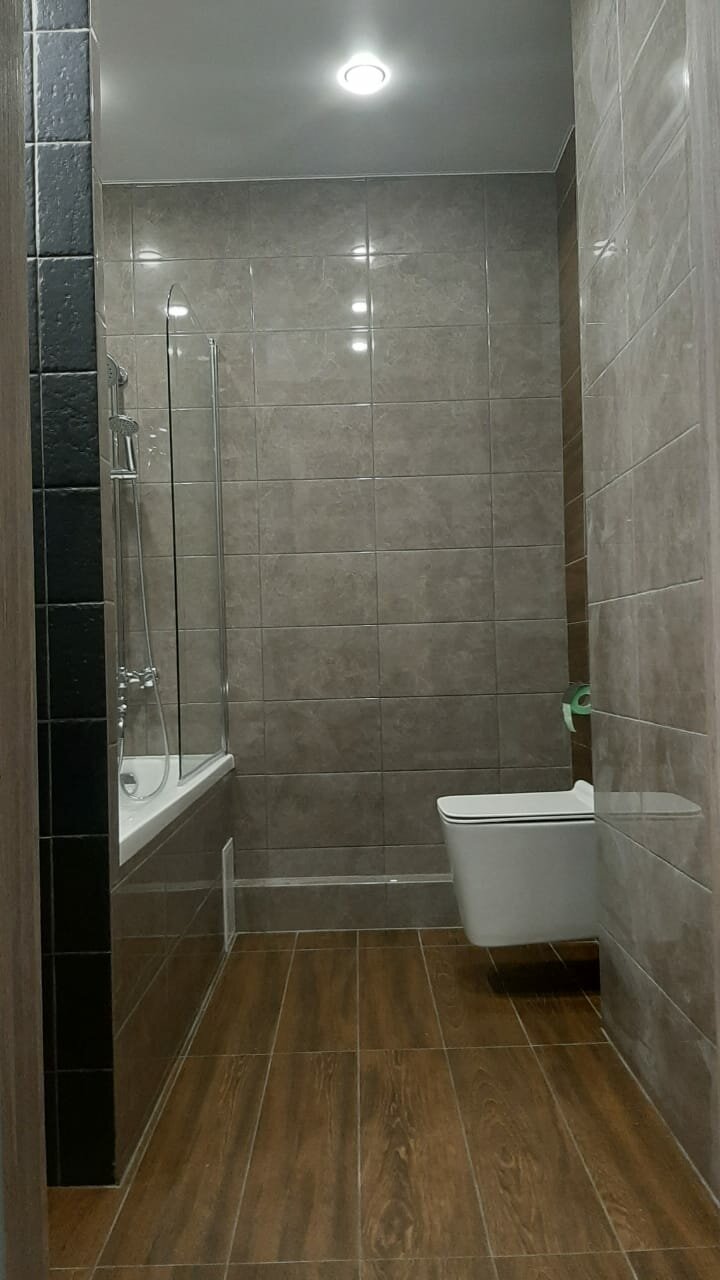 ванная комната, санузел, душевая серый керамогранит, master bathroom, душевая из плитки со шторкой