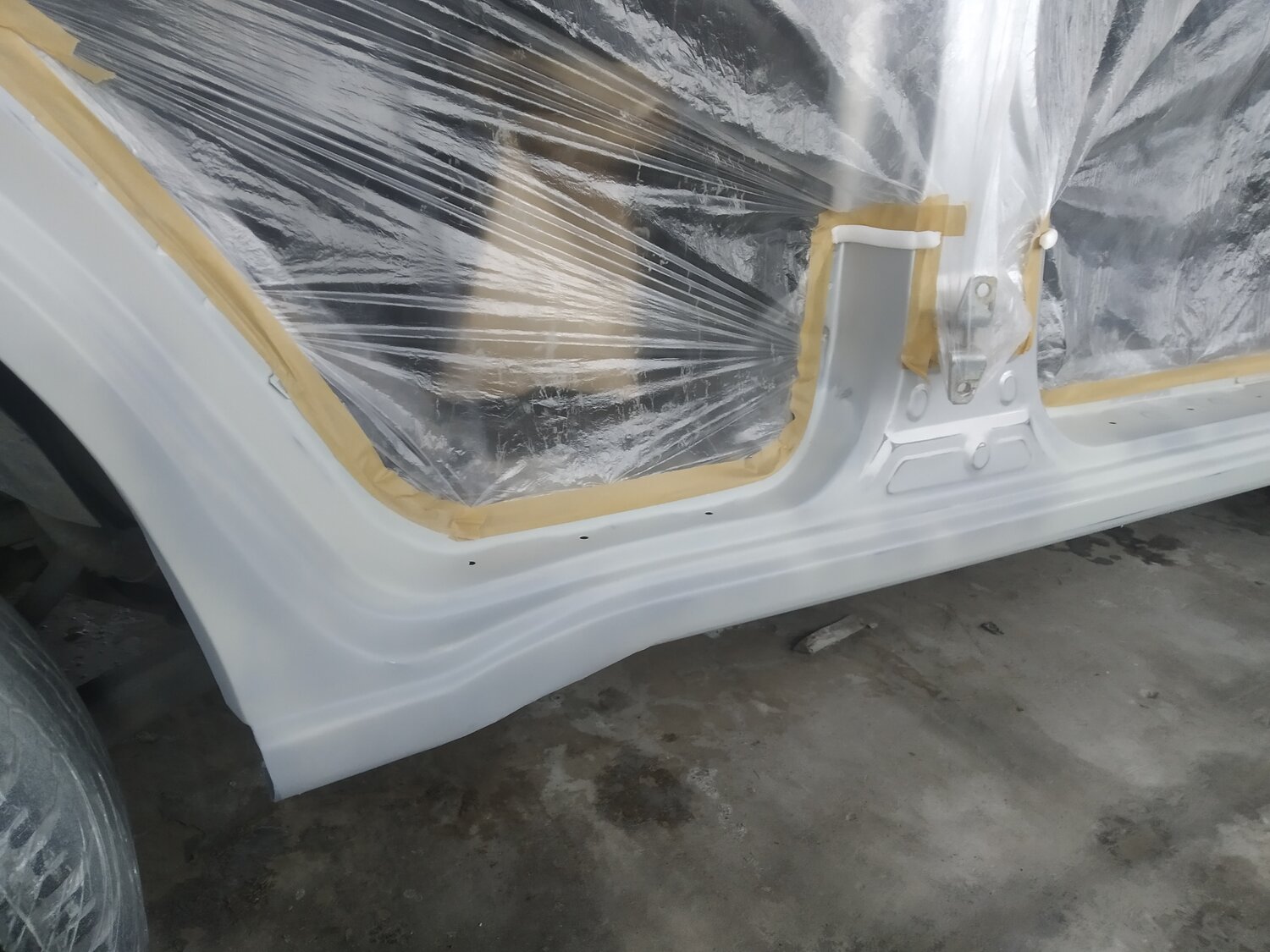 покраска внутреннего порога авто, ремонт порогов автомобиля, герметик на пороги авто нанесение, порог кузова спарк 2007, подогрев порогов автомобиля