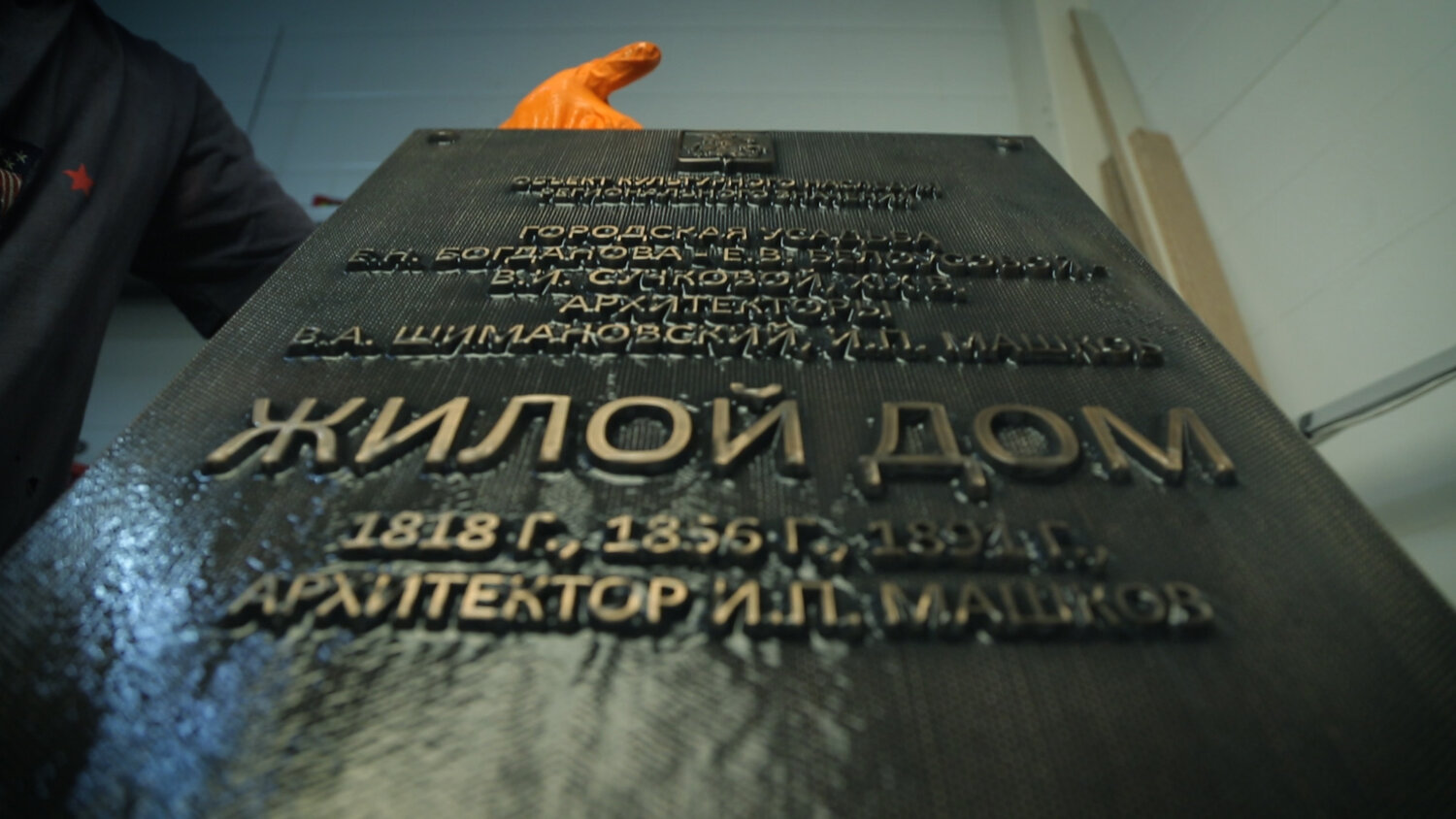 конституционный суд казани, памятник погибшим, здание, памятник, шрифты для мемориальных досок