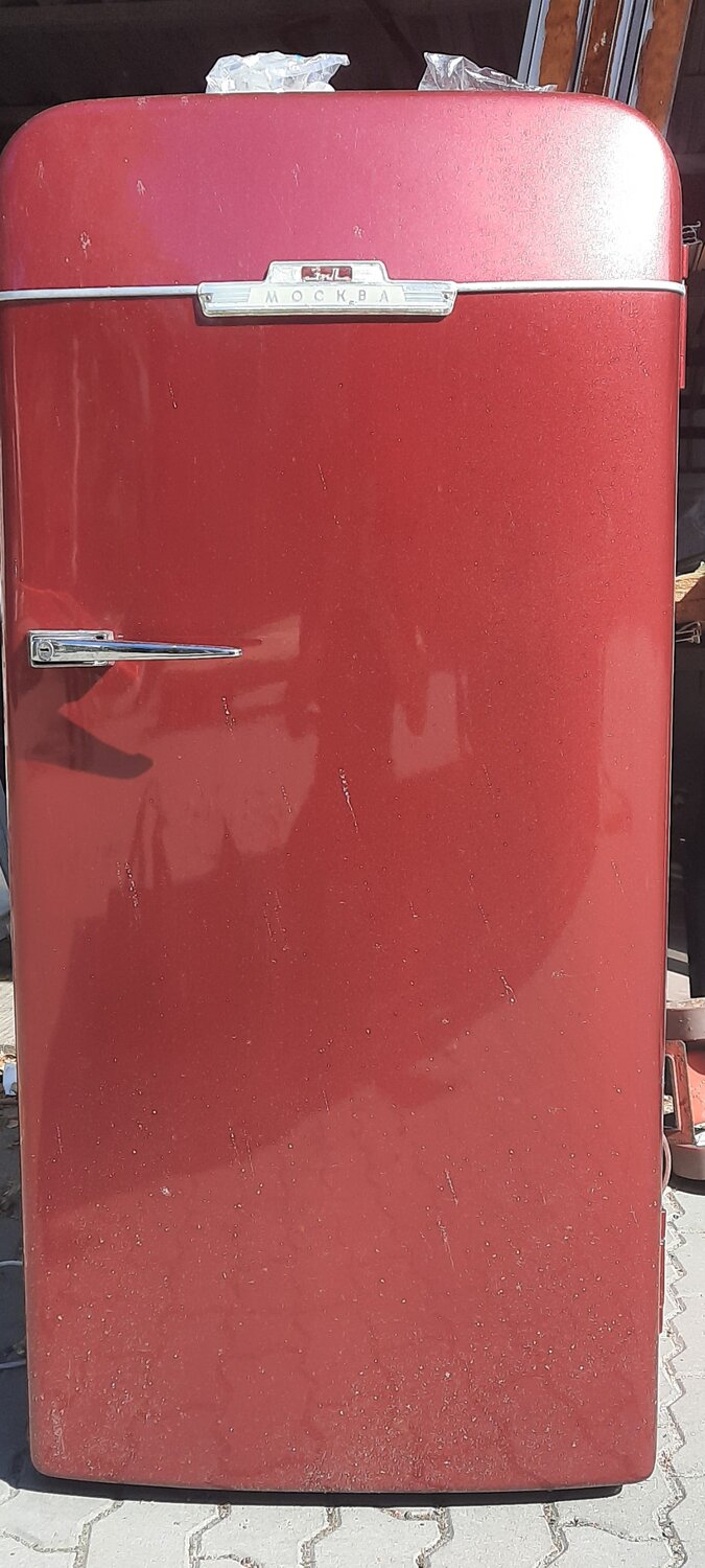 холодильник зил красный, холодильник зил восстановленный, холодильник зил москва 1951-1957, вишневый холодильник зил, холодильник зил 1998