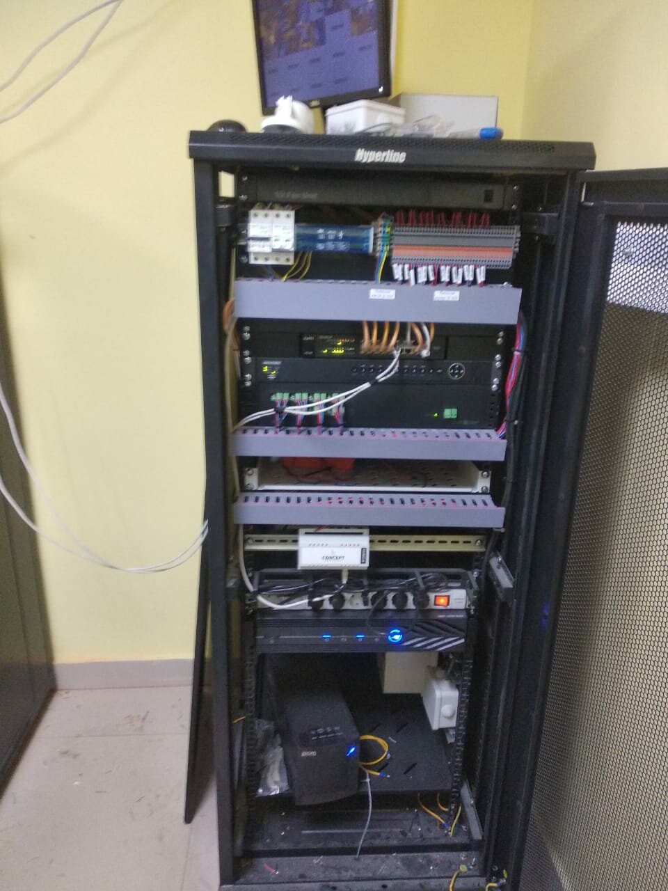 мощный домашний сервер, серверная стойка, серверный шкаф циско, castle r2rack, rack