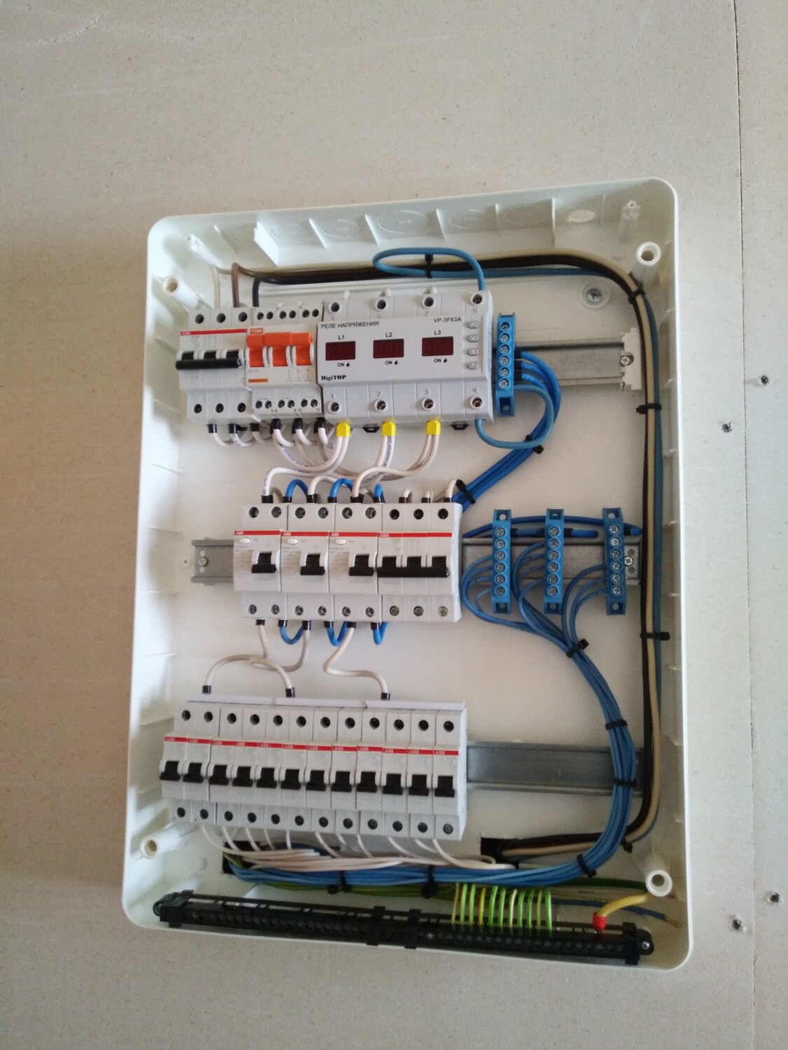 сборка щита распределительный 63а, распределительный щит abb 380в, распределительный щит, распределительный щит на 380, правильная сборка электрощита для сада