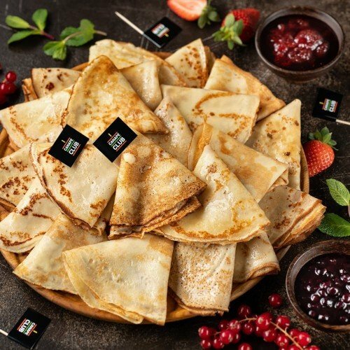 блинчики, блины и блинчики, блинчики ассорти, блины ассорти, блины с мясом вид сверху