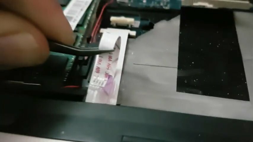 фиксатор шлейфа клавиатуры ноутбука леново g700, разъем шлейфа клавиатуры ноутбука делл 500, отсоединить шлейф жесткого диска с ноутбука, отсоединение шлейфов в ноутбуке, го шлейф клавиатуры asus k53s