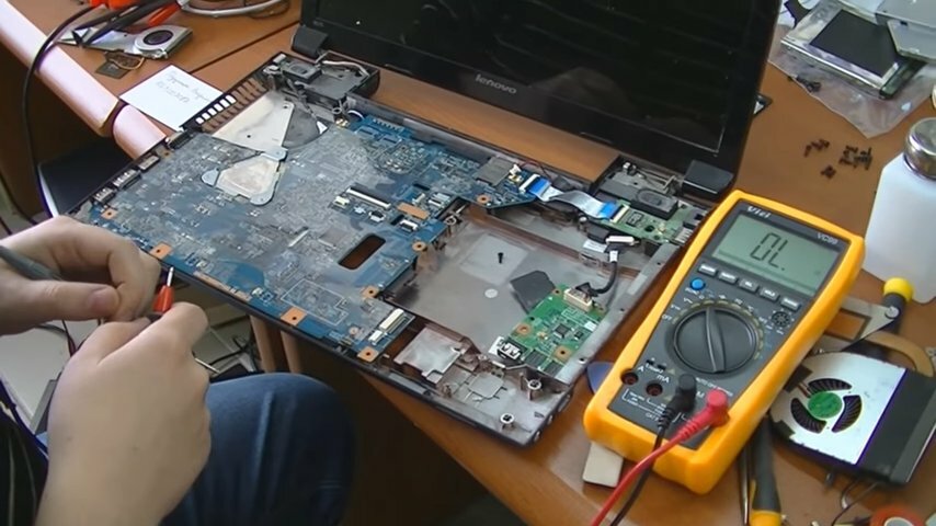 починить ноутбук, ремонт, внутри ноута asus x540m, дроссель на плате ноутбука, контроллер дежурных напряжений ноутбука