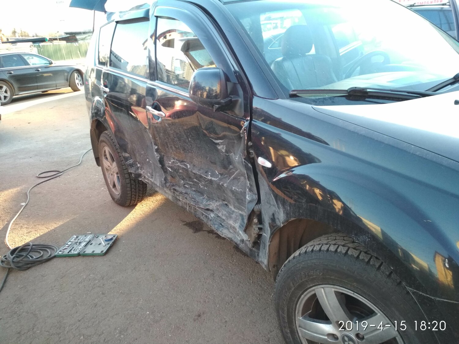 автомобиль, боковой удар авто, авто, легковой автомобиль, помятая дверь машины