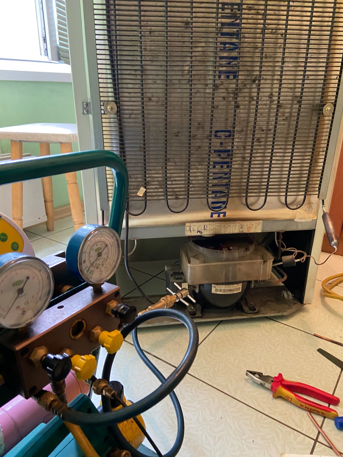 заправка холодильника фреоном, заправки холодильника фреоном р134, заправка фреоном, заправка холодильника фреоном вестфрост, заправка фреоном в каравелла