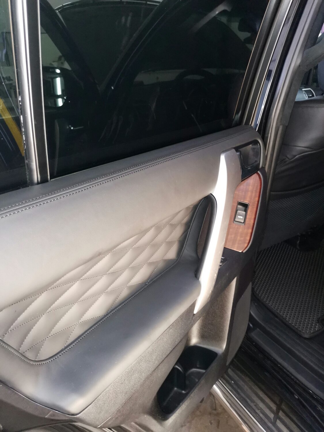 аквапринт салона toyota land cruiser 200, перетяжка дверных карт toyota land cruiser prado, toyota land cruiser 200 перешив салона, toyota land cruiser prado перешив салона, обшивка салона автомобиля