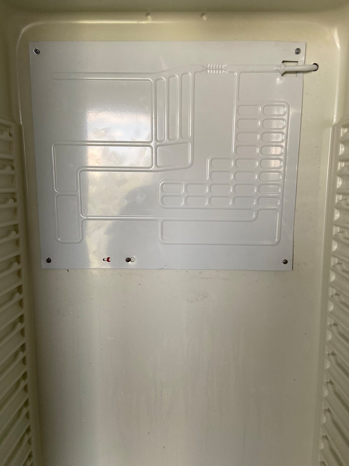 плачущий испаритель в холодильнике атлант, холодильник атлант испаритель холодильной камеры, испаритель для холодильной камеры атлант, испаритель холодильника либхер, плачущий испаритель в холодильнике