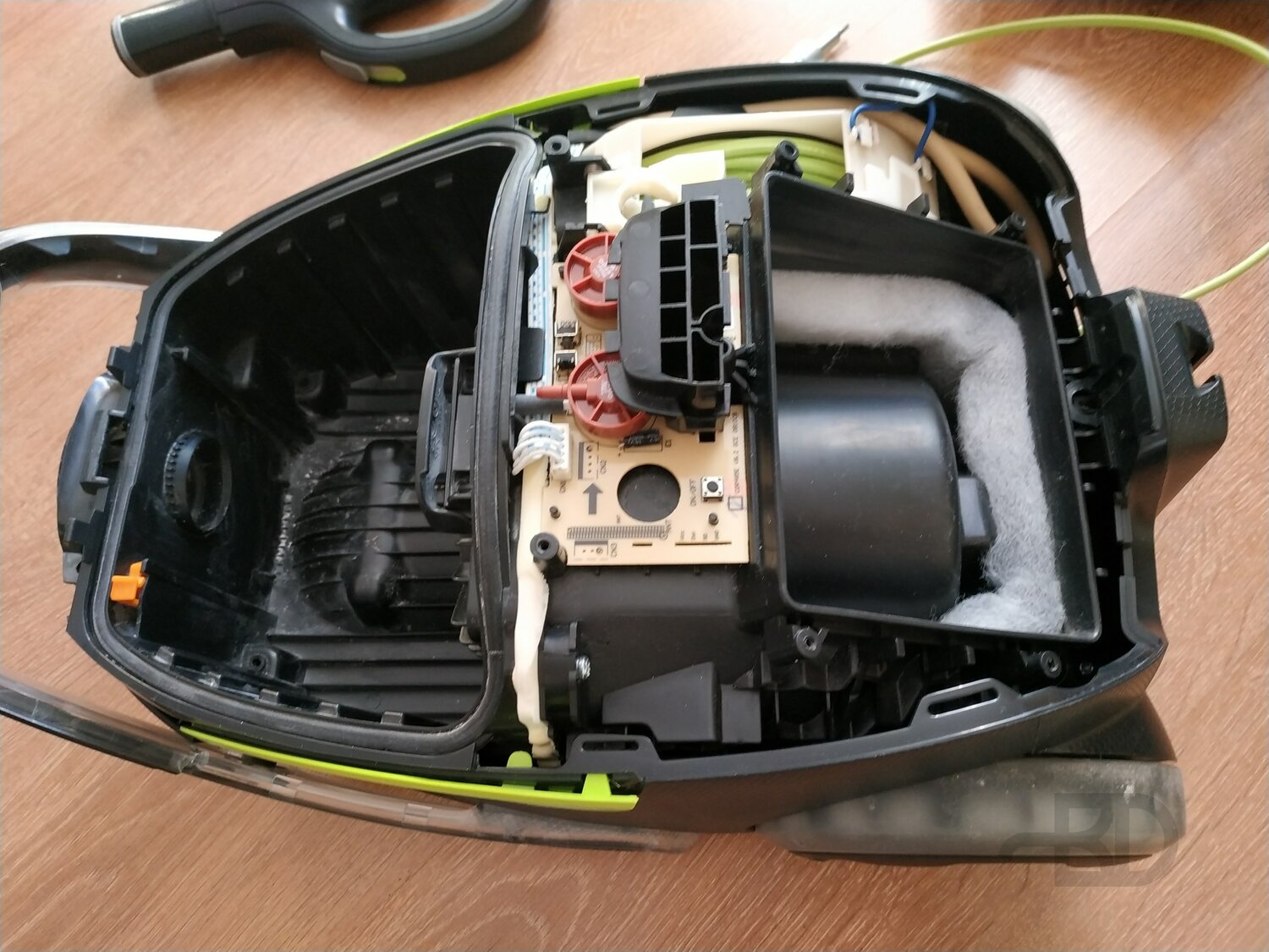 пылесос electrolux z 8840 ultraone, пылесос electrolux zuag 3800, пылесос, механизм складывания зеркал toyota, разобранный пылесос