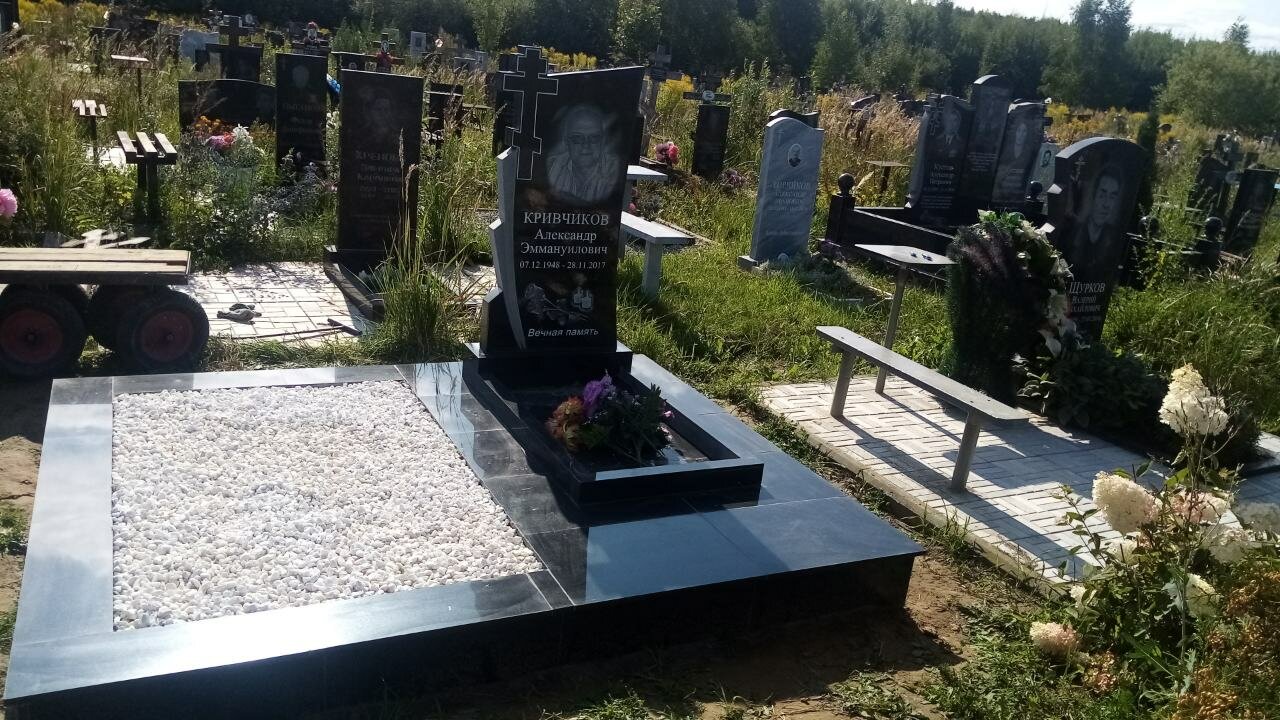 памятники на могилу установленные, плита на памятник кладбище, памятники на могилу для 4 человек мраморные, гранитные тумбы северное кладбище, памятник