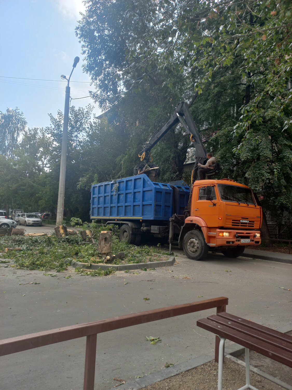камаз 65115 ломовоз с манипулятором для мусора, ломовоз камаз 5908, вывоз мусора камаз ломовоз, манипулятор камаз и ломовоз камаз, ломовоз