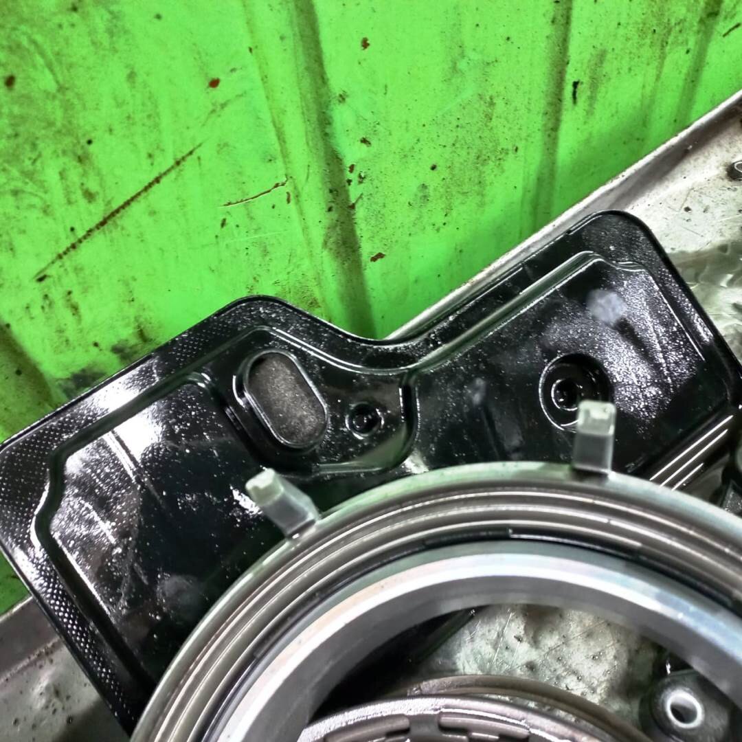 запчасти, сальник задний коленвала абк 2.0, течь сальника распредвала лагуна 1, клапанная крышка, прижимная шайба грм хундай туксон объем 2