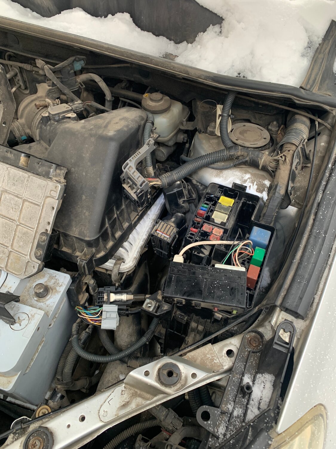 suzuki sx4 акб, реле топливного насоса пежо партнер 1.4, запчасти, ситроен ксара пикассо под капотом, peugeot 206 2.0 двигатель