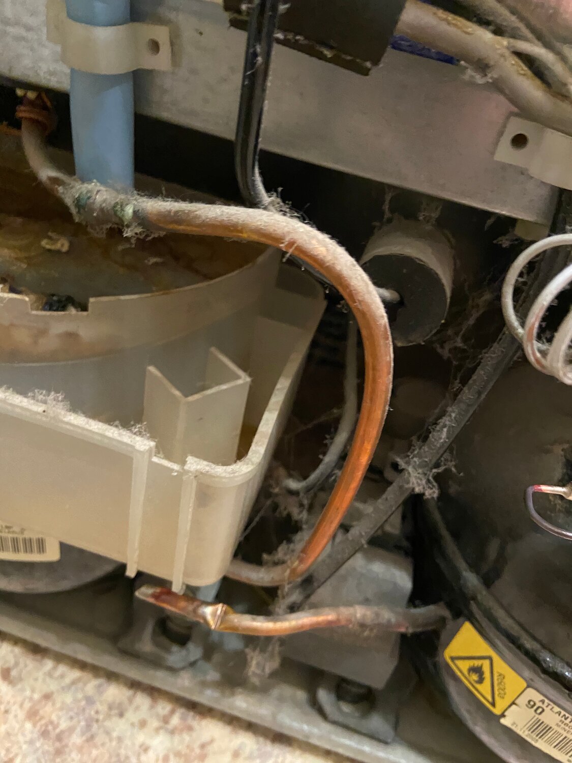 холодильник атлант починить, холодильник атлант, холодильник атлант сливной клапан, холодильник атлант двухкамерный неисправности, перестал работать холодильник причины