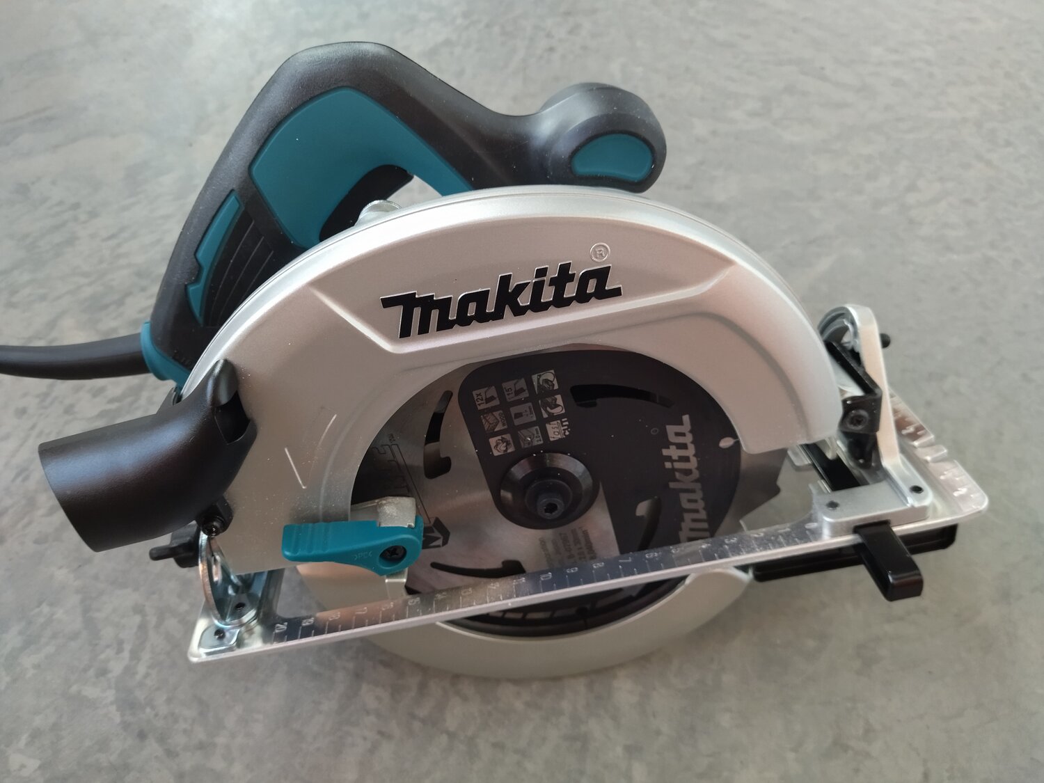 пила дисковая электрическая makita hs6601, пила makita, пила дисковая макита, циркулярная пила makita, дисковая пила makita hs7601
