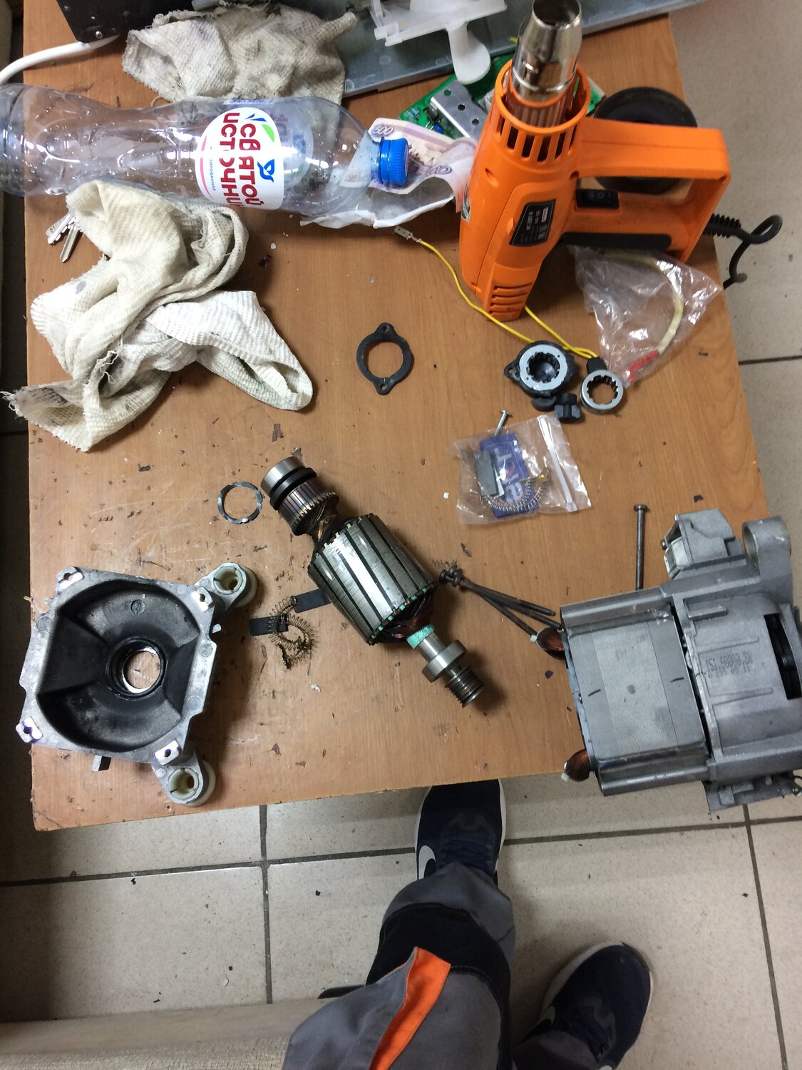 корпус редуктора ушм aeg 13-125 xe, редуктор болгарки деволт d28136, редуктор на перфоратор hilti te-2, шуруповерт иэ 3604э, макита болгарка 125 разборка