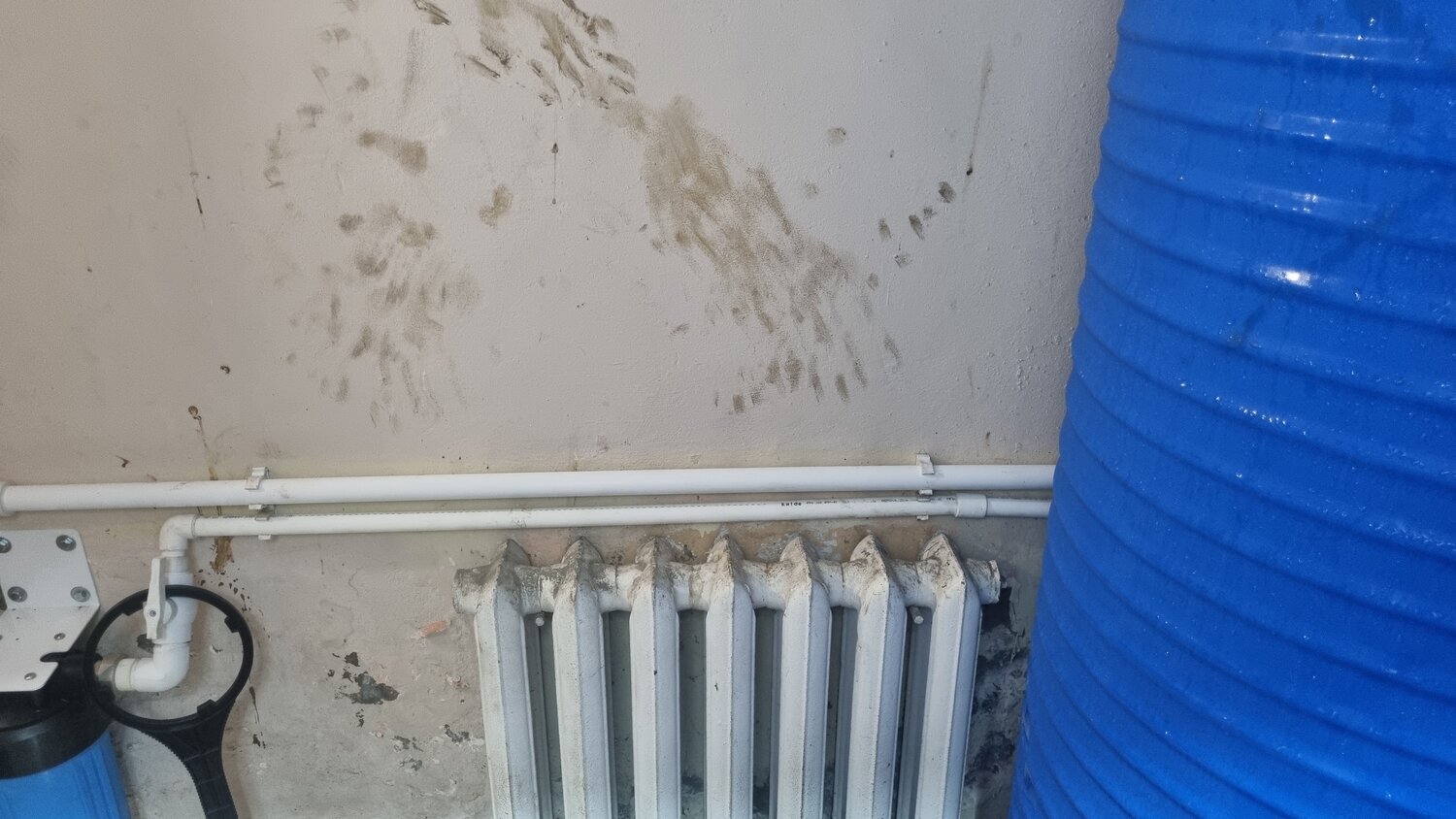 отопление и водоснабжение, водоснабжение дома, отопление водоснабжение канализация, отопление, прорыв трубы отопления в квартире