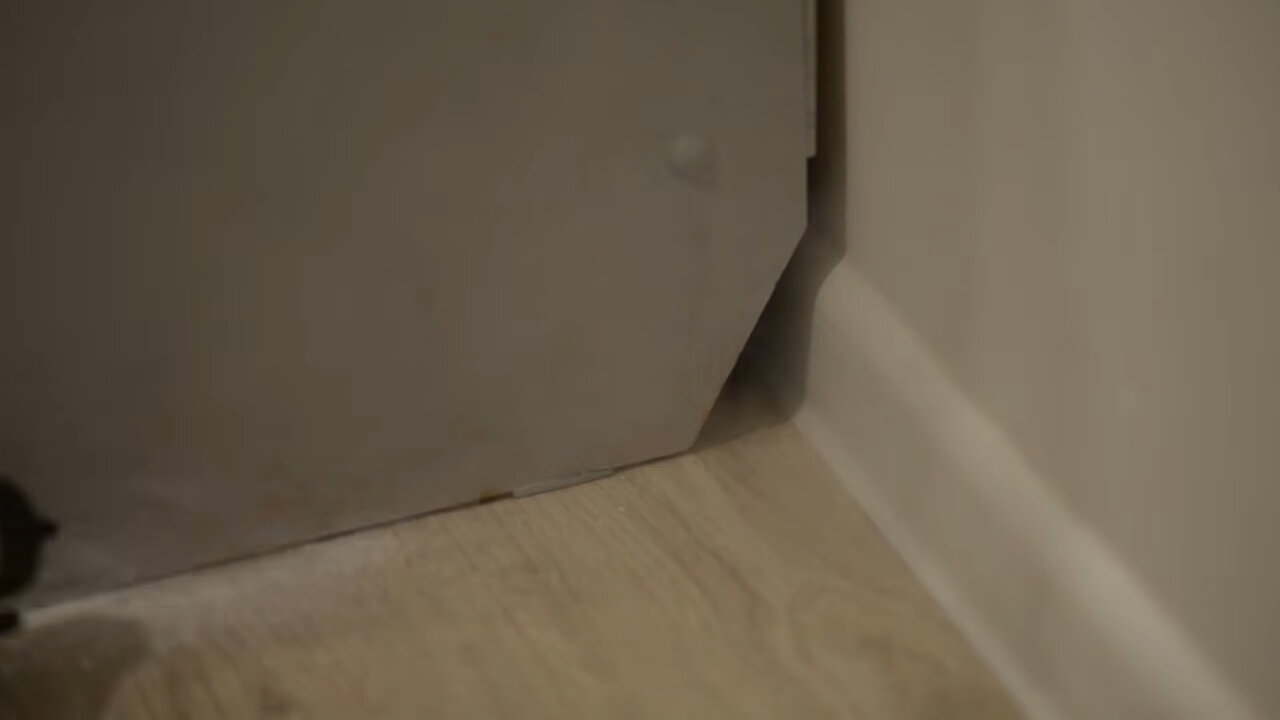 плинтус, напольный плинтус, плинтус пол, стык плинтуса, плинтус скрытого монтажа