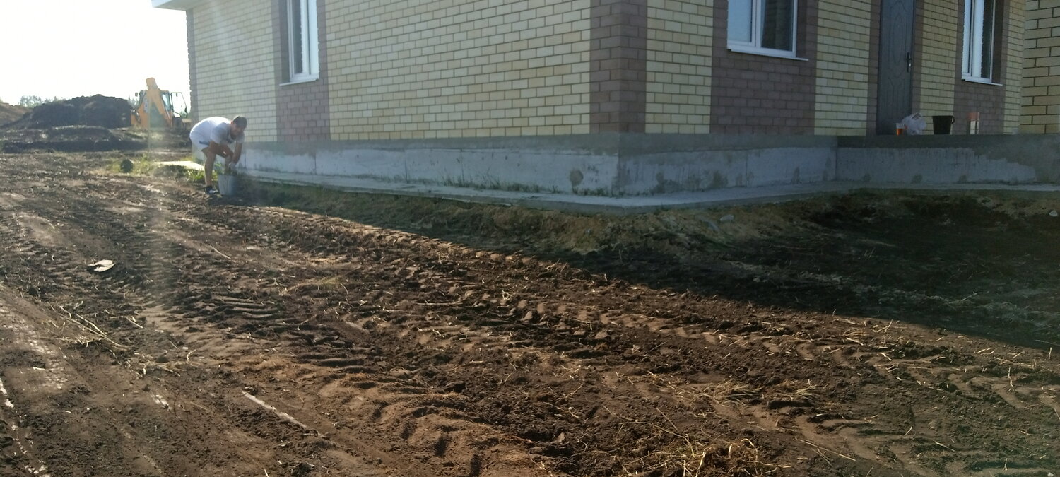 отмостка у дома, отмостка вокруг дома, отмостка в частном доме, отмостка, дорога