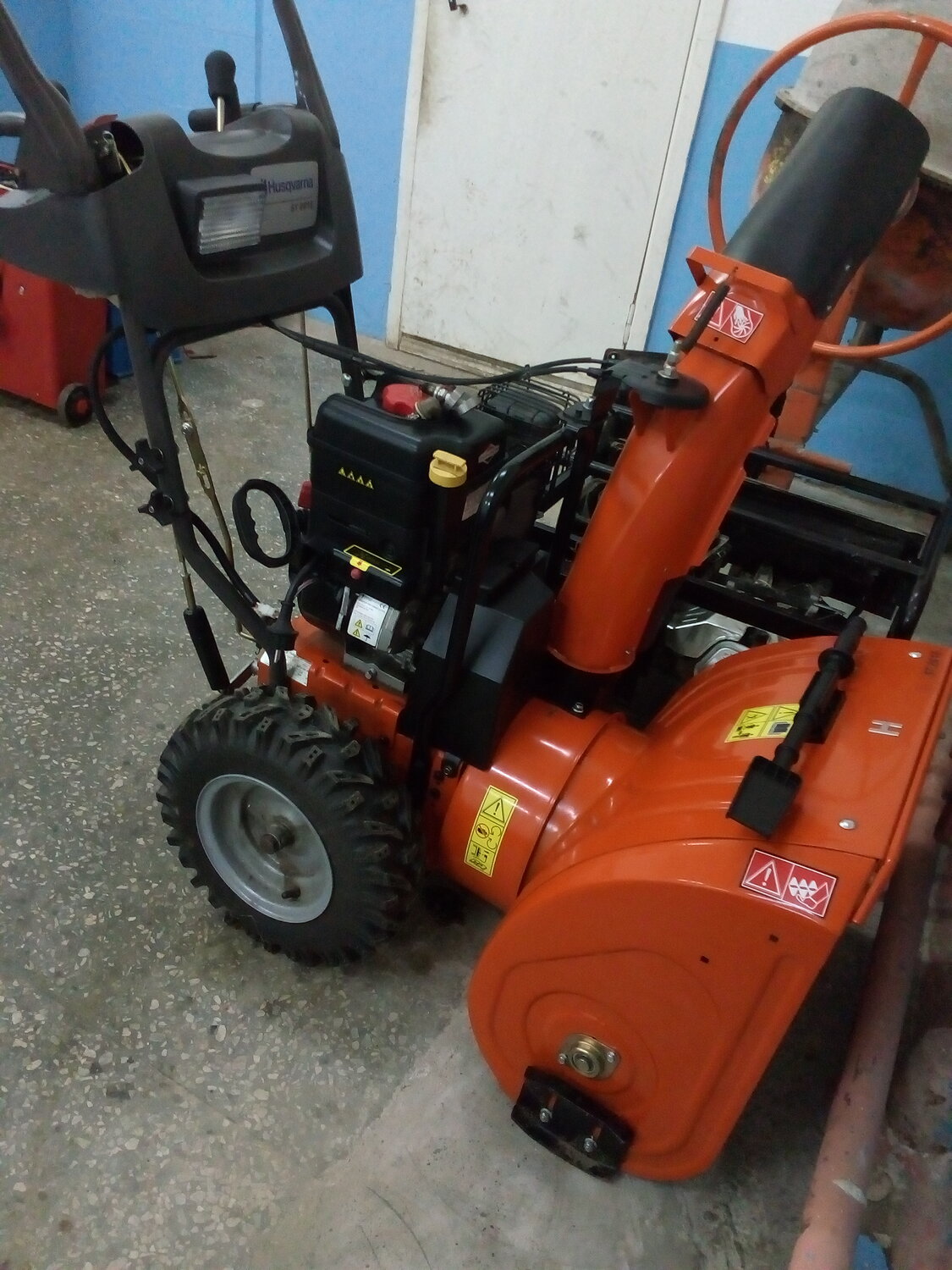 снегоуборщик хускварна st268ep, снегоуборщик хускварна st261e, снегоуборщик хускварна st268, снегоуборщик хускварна st276ep, снегоуборщик хускварна st224