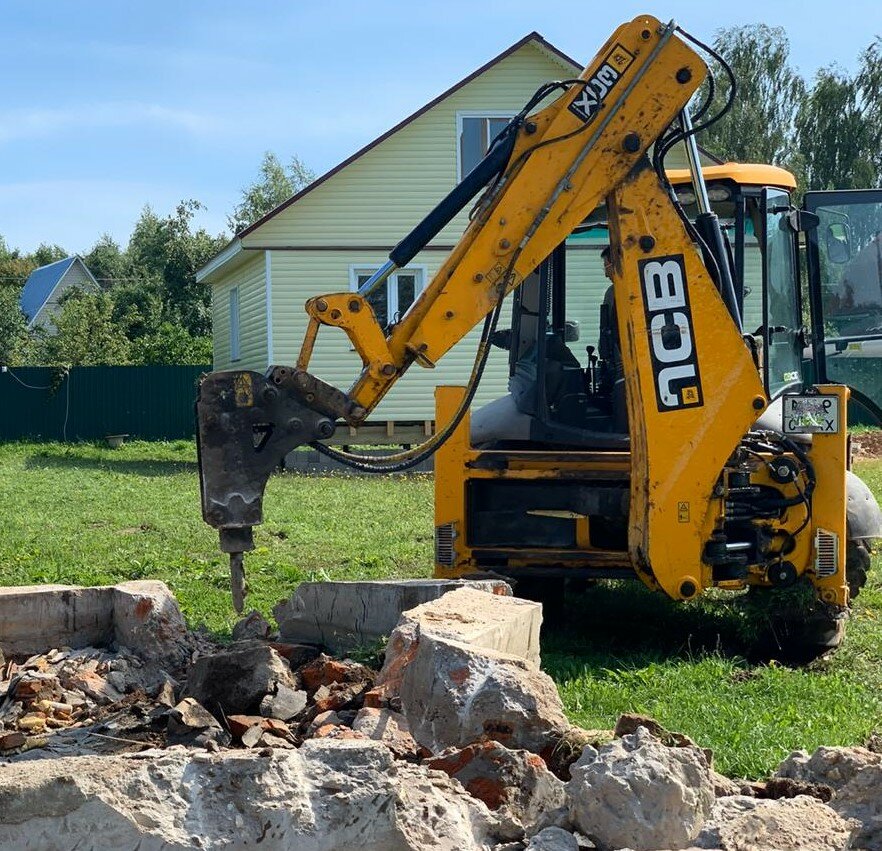 jcb 3cx с гидромолотом, спецтехника экскаватор, jsb экскаватор 3cx с гидромолотом, экскаватор погрузчик jcb копает, экскаватор jcb