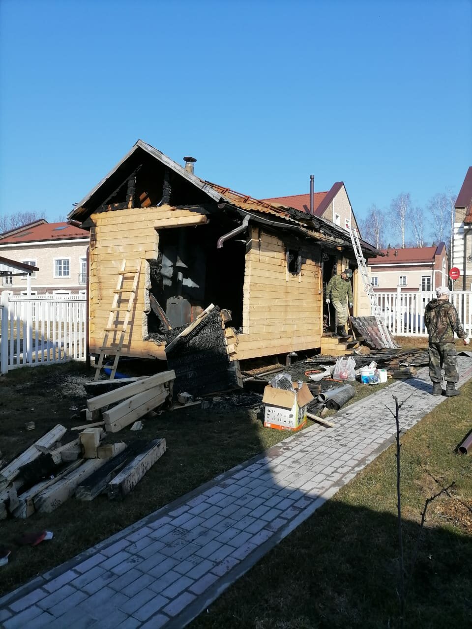 в деревне, деревянный дом, дом, дача, коттедж
