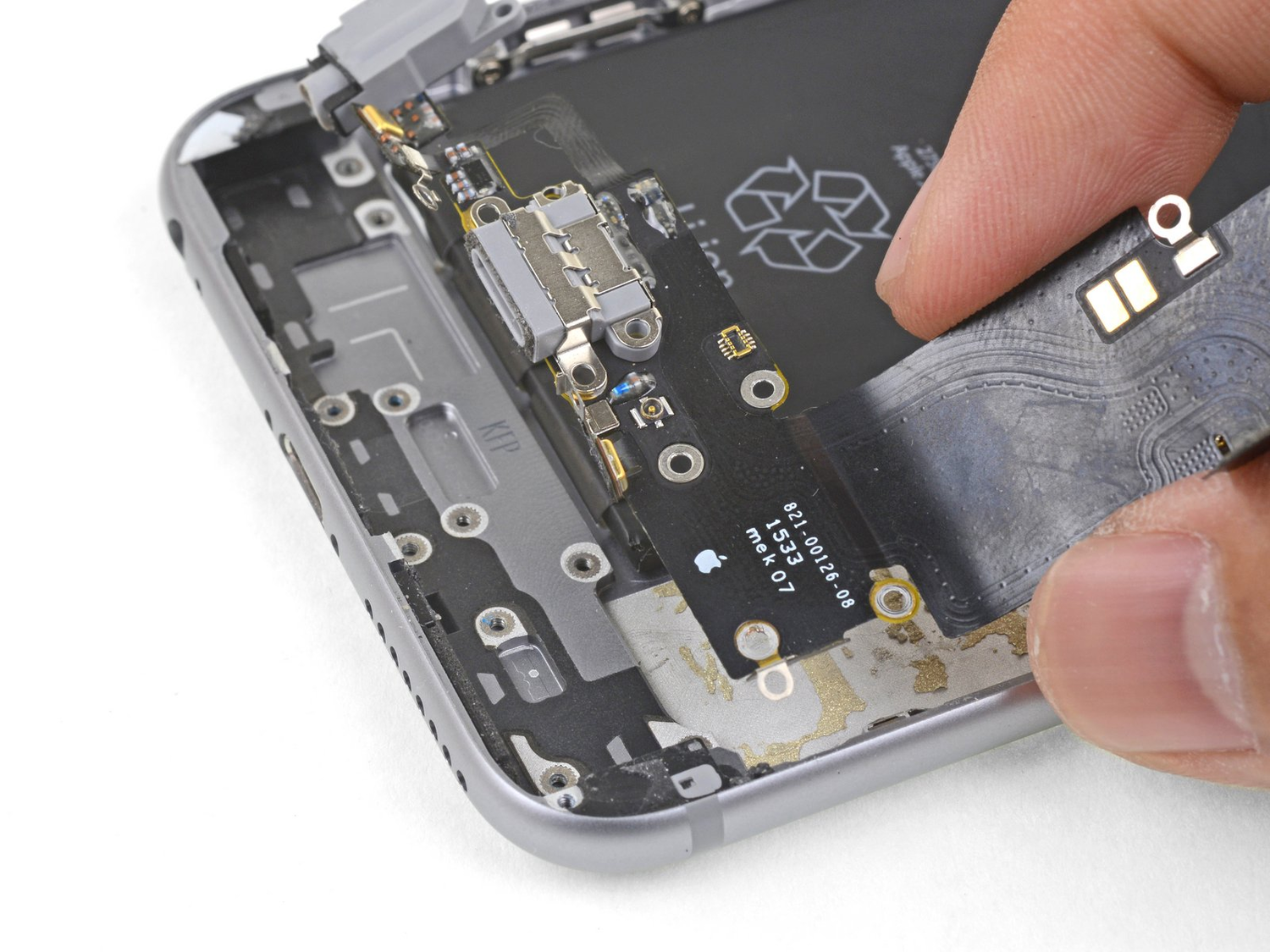 разъём lightning iphone 6s, iphone 6, микрофон iphone 6, гнездо iphone 6 s изнутри, iphone 6s разобранный