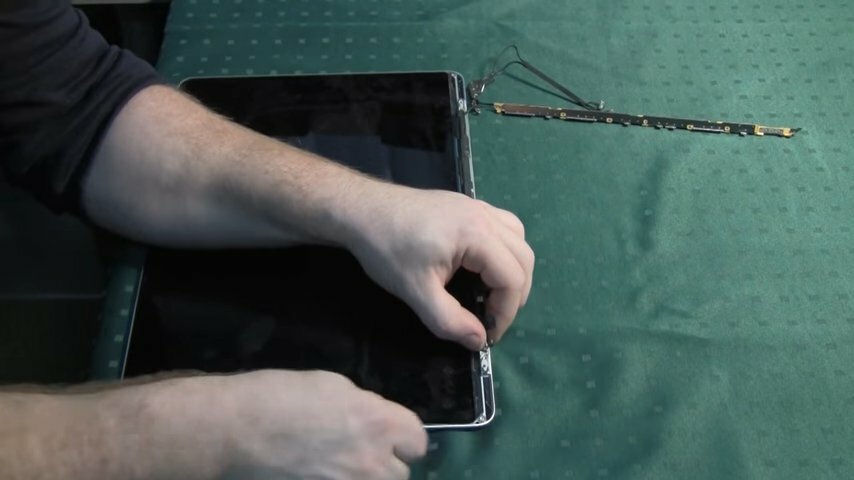 техника, замена рамки матрицы macbook 12, восстановление, разборка, гвоздем по машине