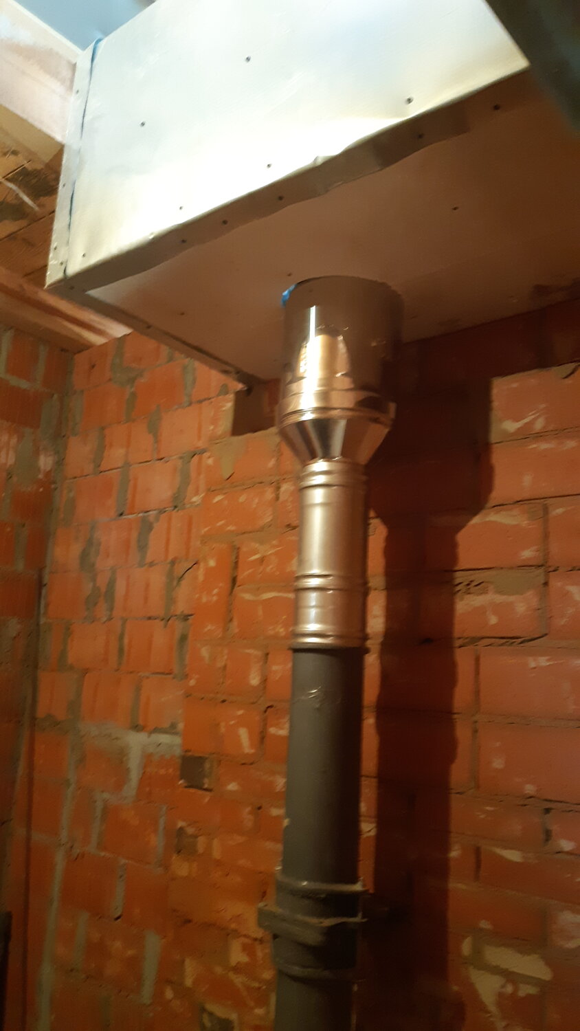 монтаж дымохода, дымоход в бане сэндвич труба, проходной узел дымохода через крышу, сэндвич труба для бани, сэндвич труба для бани 130мм