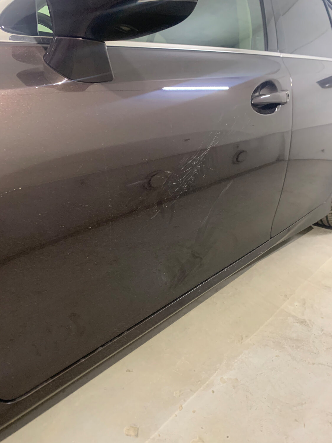 автомобиль, вмятины на авто с царапинами, авто, kia полировка царапин хром молдингов, царапина на двери автомобиля