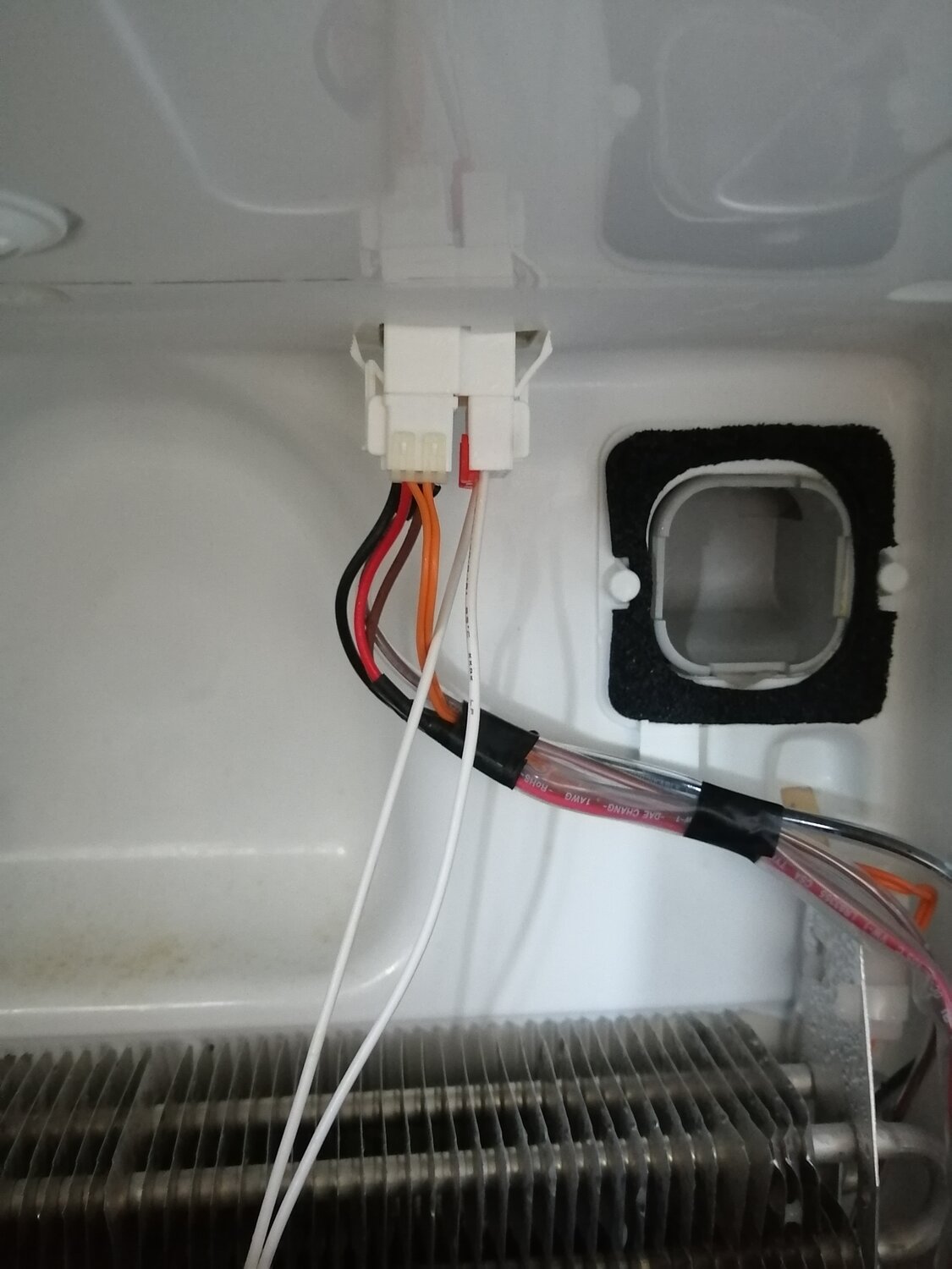 hotpoint ariston датчик оттайки, датчик оттайки индезит ноу фрост, мазда 6 2014 разъём камеры заднего вида гу, подключить штатной видеокамеры заднего хода lifan solano 2, провод камеры заднего вида kia