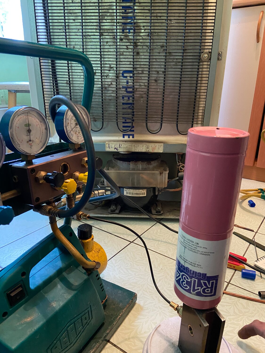 заправка кулера фреоном, заправка спецтехники фреоном, техника, заправка фреоном, оборудование