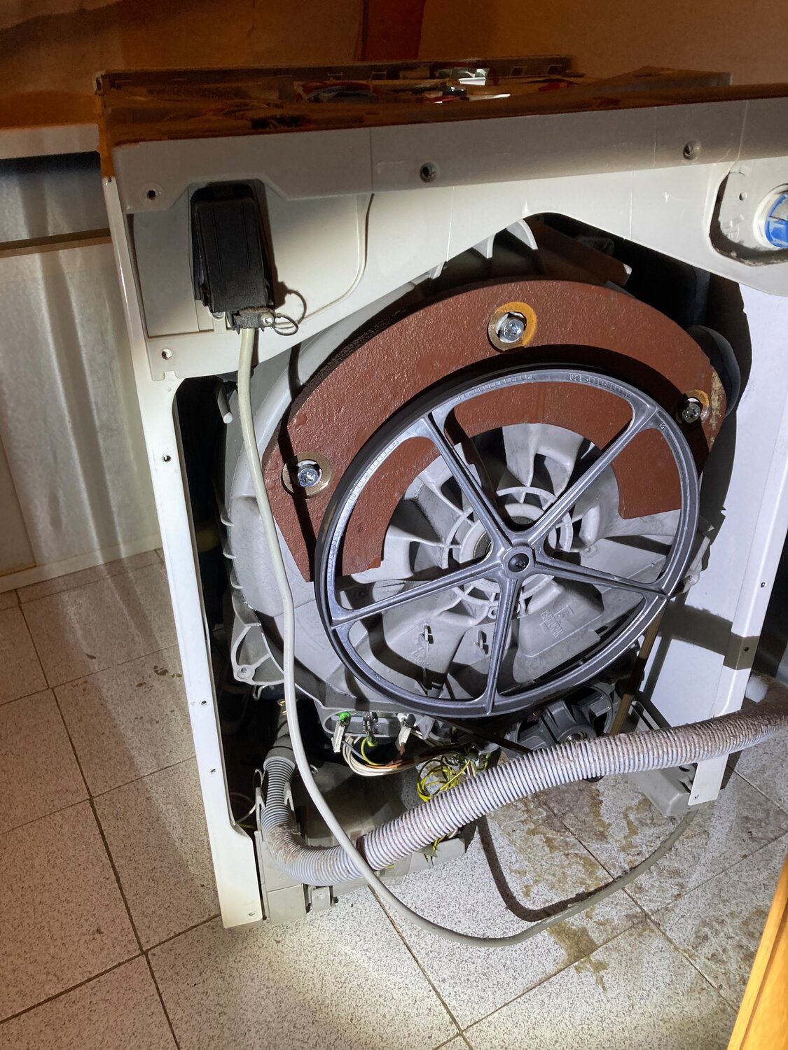 бытовая техника, стиральная машина, поломка стиральной машины, техника, electrolux стиральная машинка ewt 825 ремень