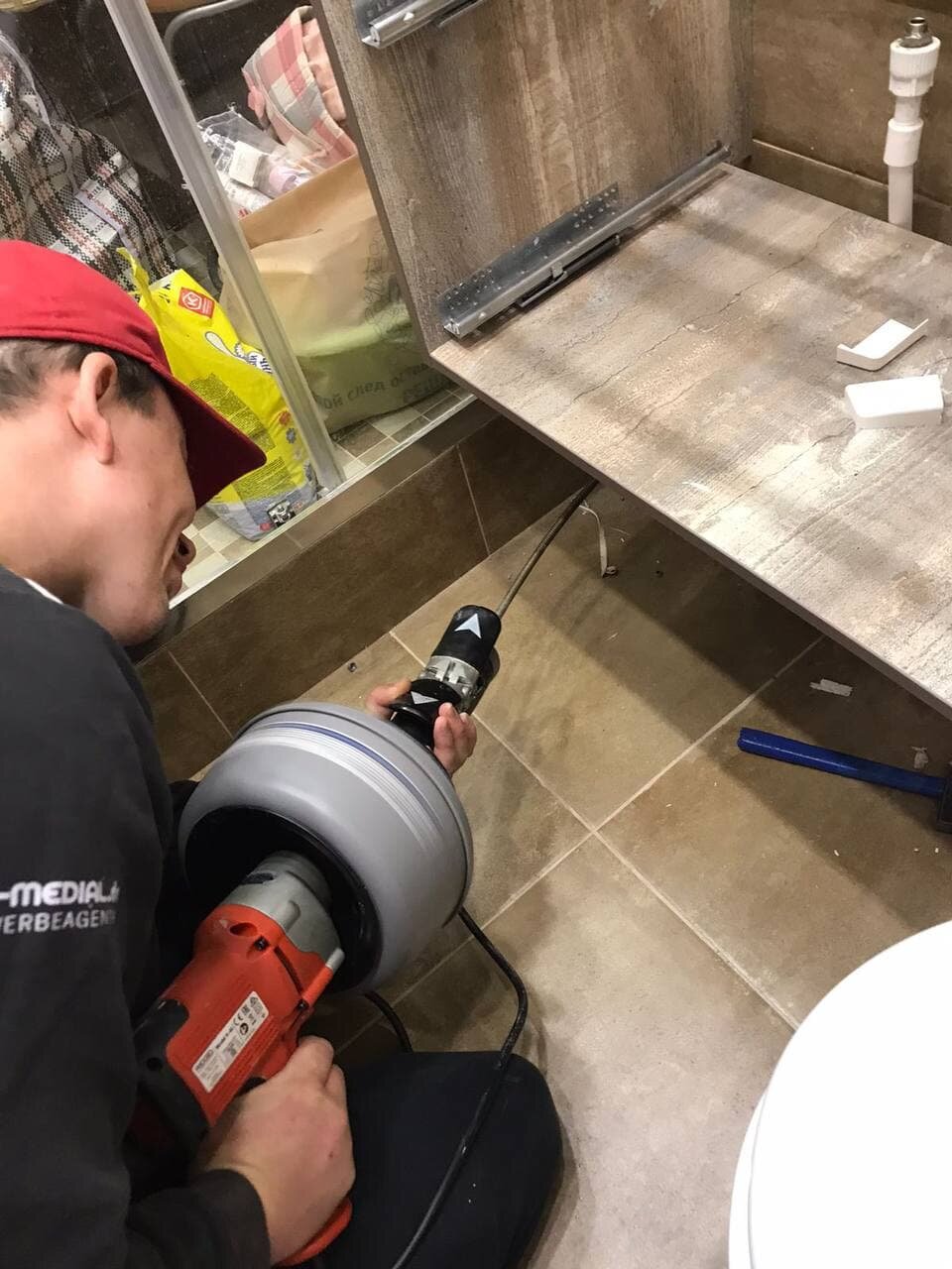 алмазное бурение hilti dd150, алмазное сверление hilti, алмазное сверление стен без пыли, алмазное бурение, алмазное сверление отверстий хилти
