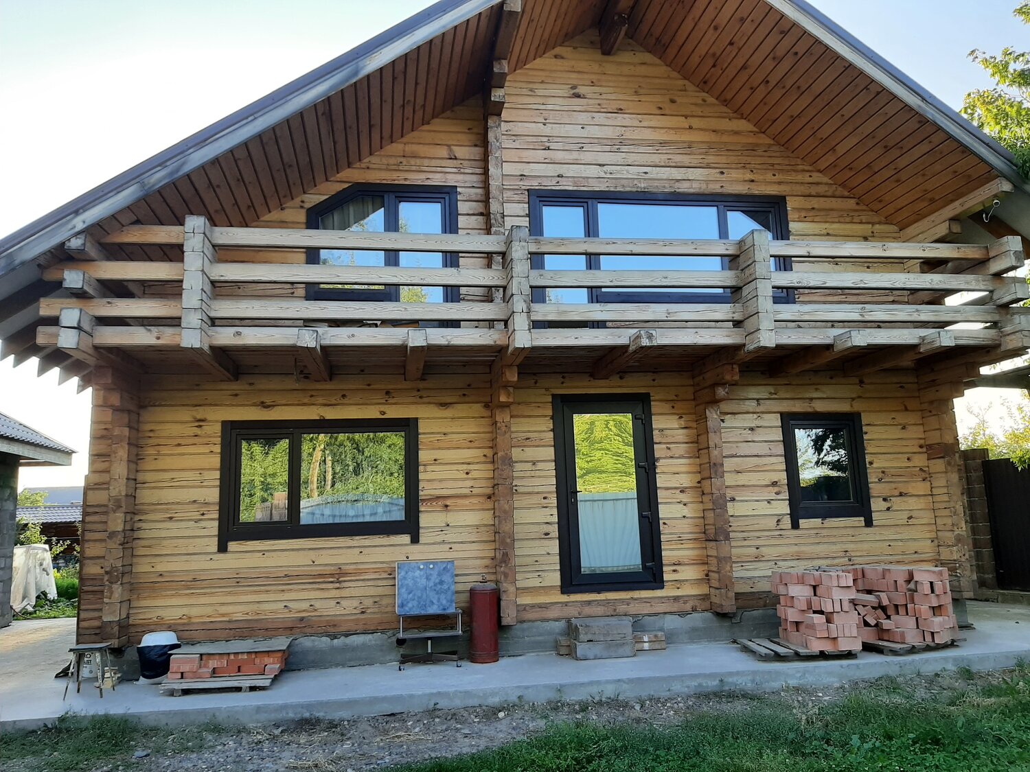 деревянный дом, сруб, загородный дом, комбинированный дом из бревна, дом